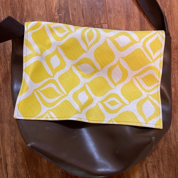 Astrosatchel vinyl and leather messenger bag - Picture 2 of 6